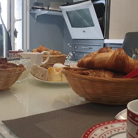 In Champagne Bed & Breakfast